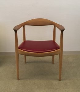 ハンス・ヴィーイナ[ウェグナー]　デザイン椅子２